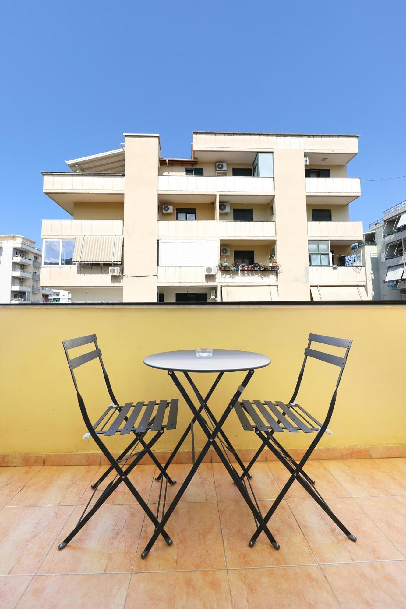Sunny Side Apartments Vlorë Exterior foto
